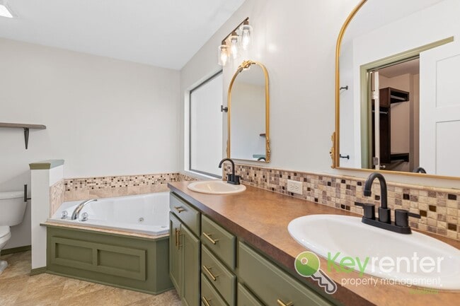 Building Photo - Beautiful 4 Bedroom 3 Bath | Goddard School District