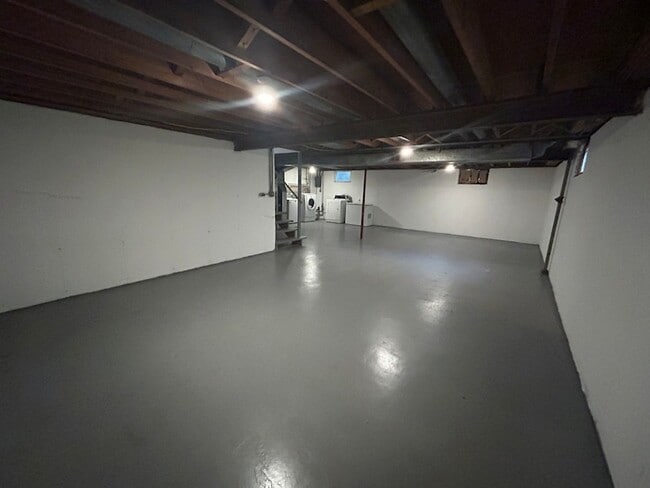 Building Photo - 1716 Maple Ln