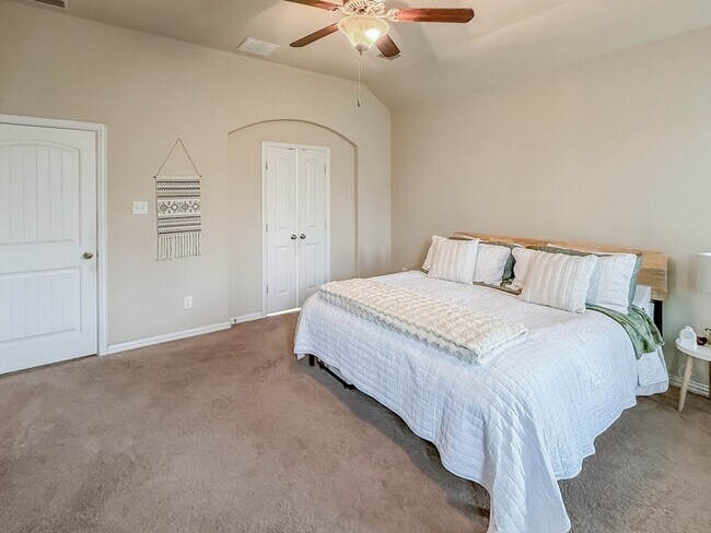 Building Photo - 1313 Zanna Grace Way