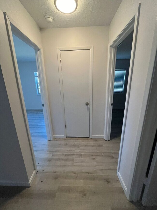 Building Photo - Modern 2-Bed, 1-Bath Oasis with Central Ai...
