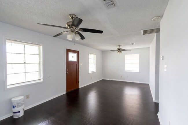 Building Photo - 629 13th Ave N