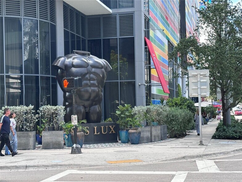 Building Photo - 801 S Miami Ave