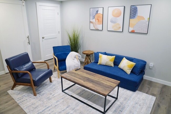 Building Photo - Modern, new construction in Williamstown!