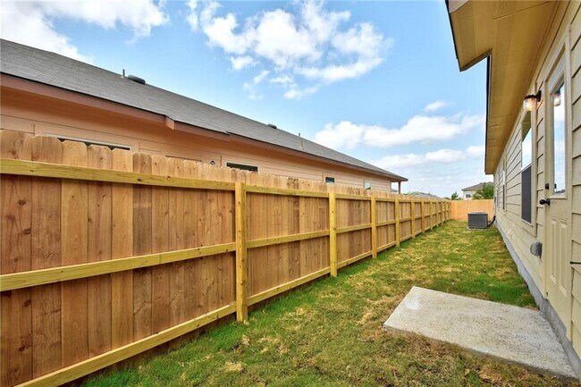 Building Photo - 467 Jack Rabbit Ln