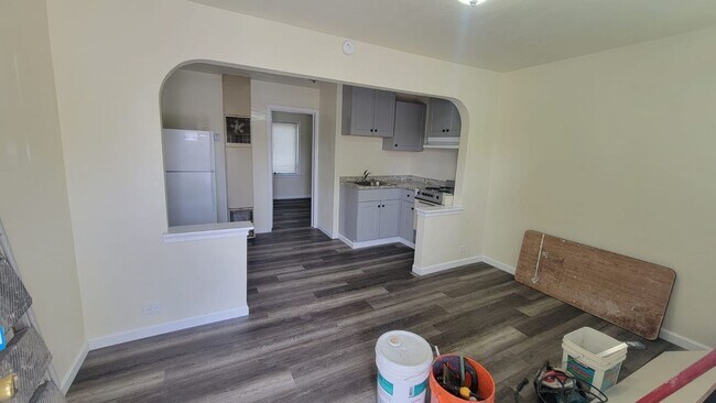 Building Photo - 827 Sullivan Ln