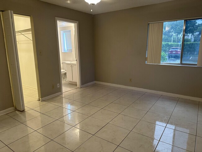 Building Photo - 3212 Strawflower Way