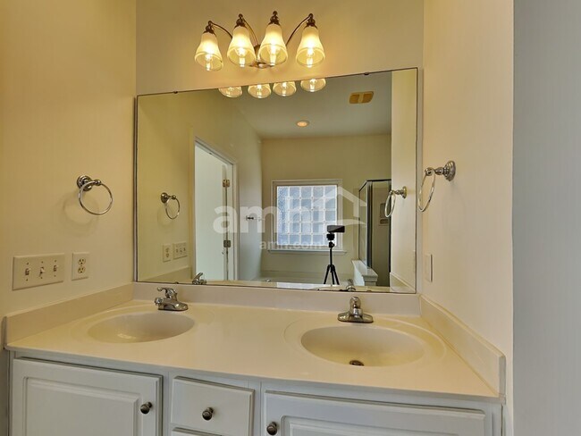 Building Photo - 17 Pfeiffer Ct