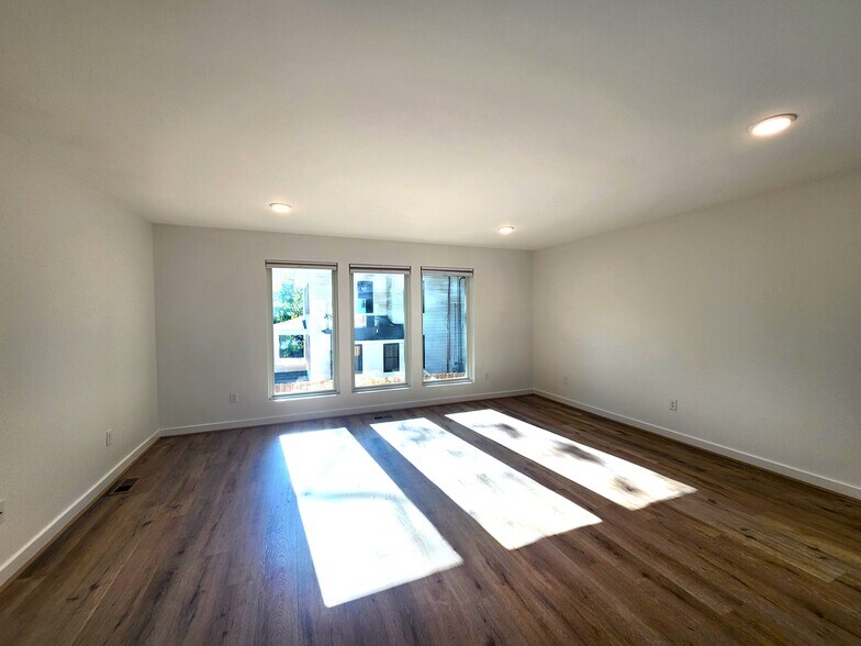 Building Photo - 1719 13th Ct S