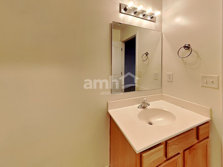 Building Photo - 201 Flanders Dr