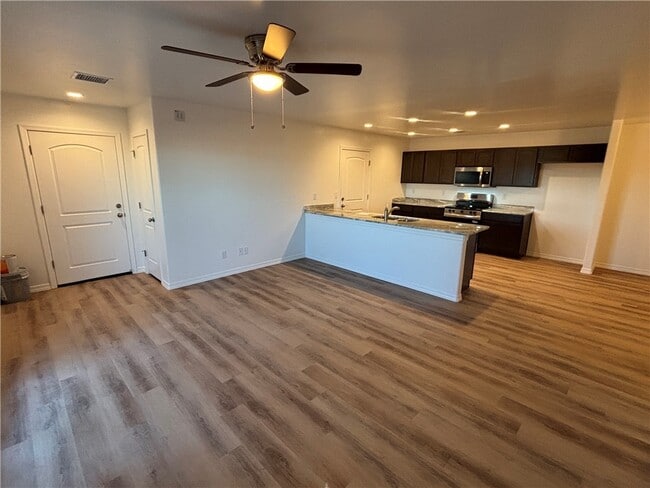 Building Photo - 901 E Berk Ave