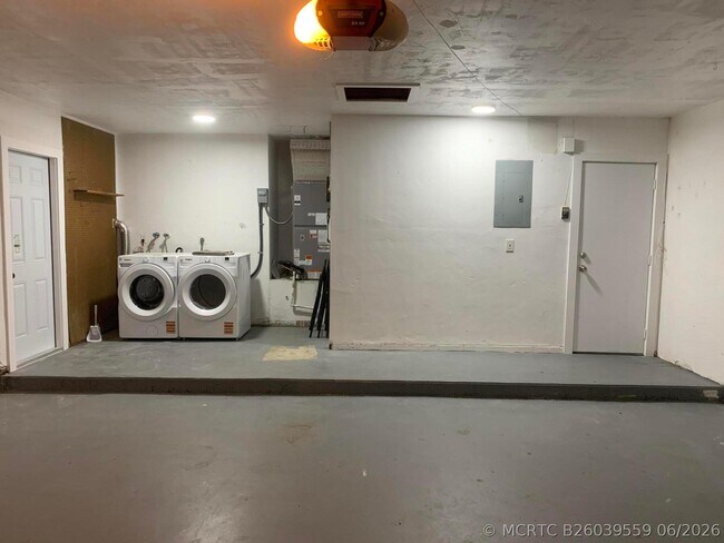 Building Photo - 4005 NW 76th Ave