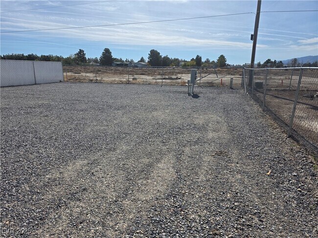 Building Photo - 1611 E Gamebird Rd