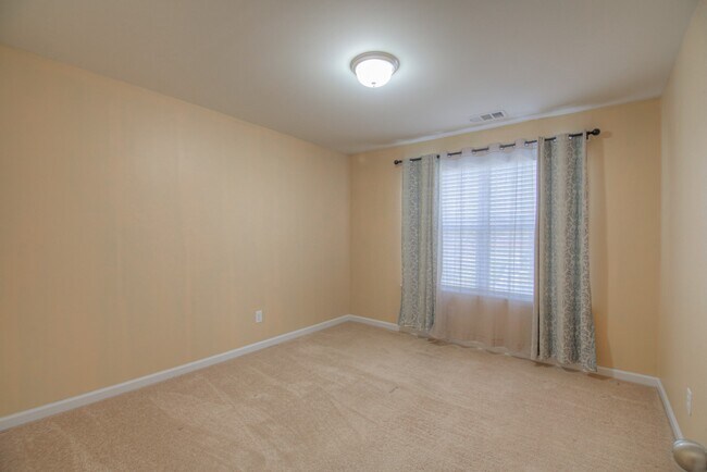 Building Photo - 2298 Dewey Dr