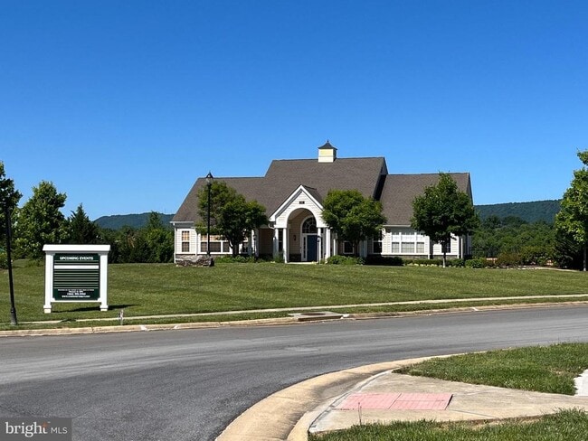 Building Photo - 411 Klee Dr