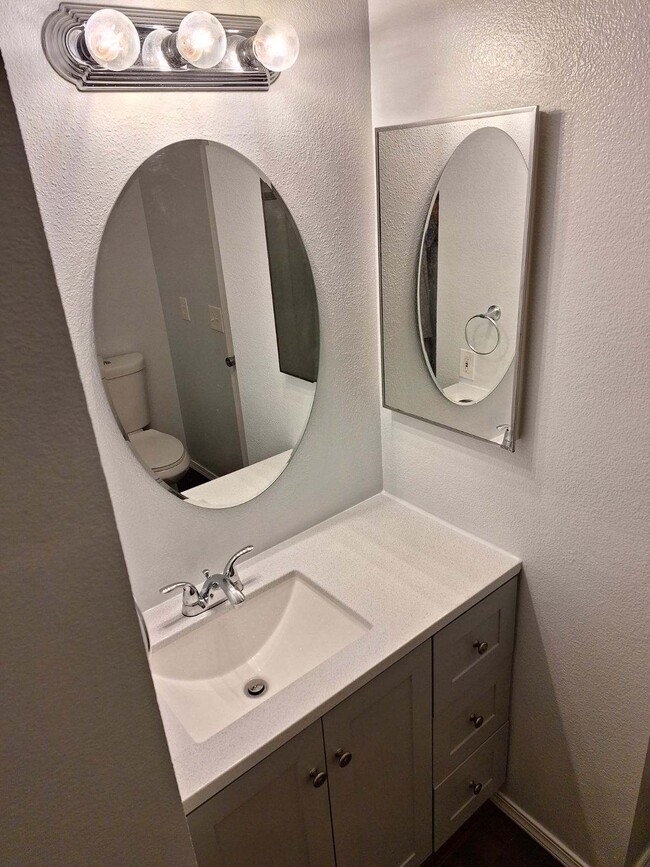 Building Photo - 860 Campbell Rd