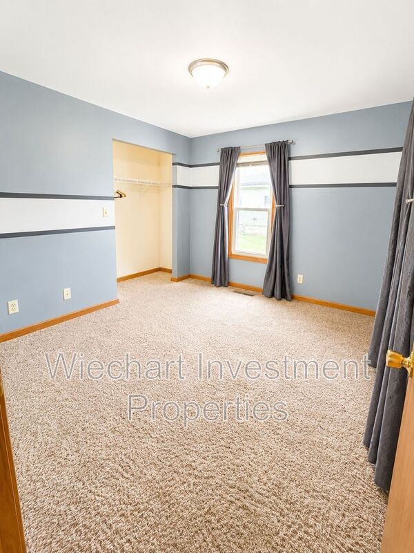 Building Photo - 313 E Highland Ave