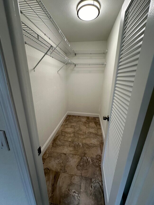 Building Photo - 883 Normandy Trail