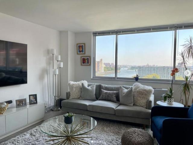 Primary Photo - 2 bedroom in NEW YORK NY 10044