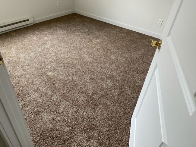 Building Photo - 3 Bedroom, Single-story Townhomes for rent in Des Moines IA