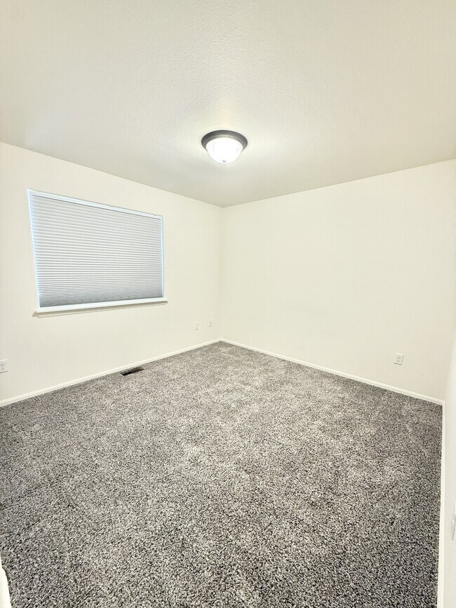 Building Photo - 906 Ashbrook Dr