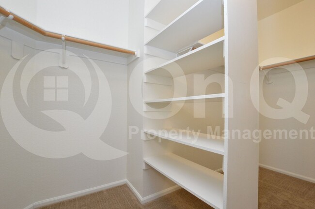 Building Photo - 2125 E Nantuckett Dr