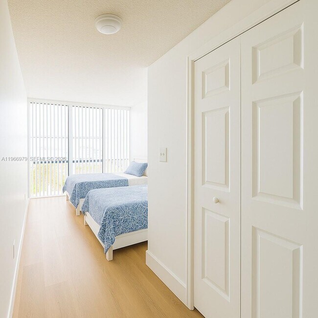 Building Photo - 17021 N Bay Rd