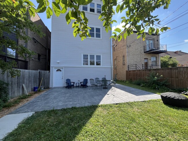 Building Photo - 1412 N Kedzie Ave