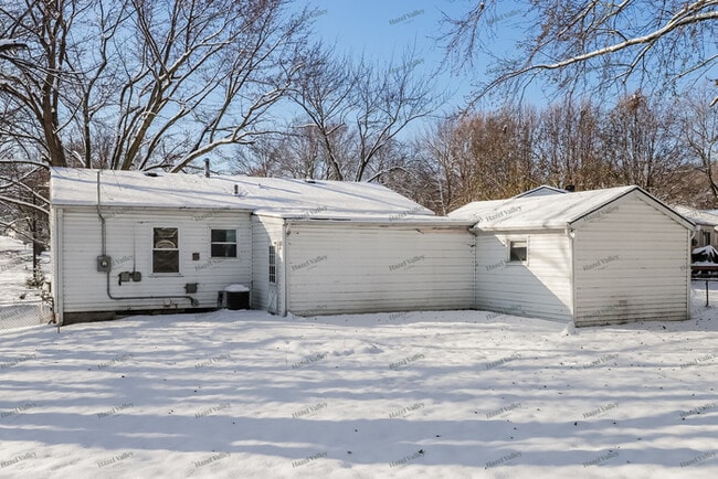 Building Photo - 500 E 3 Dr S