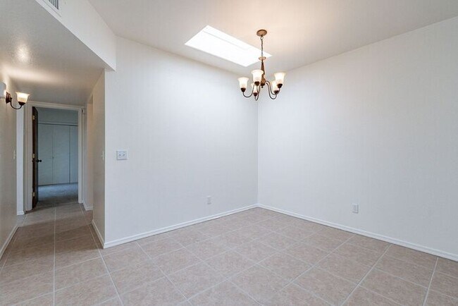 Building Photo - Move-In Ready 2-Bed Tucson Home with Natur...