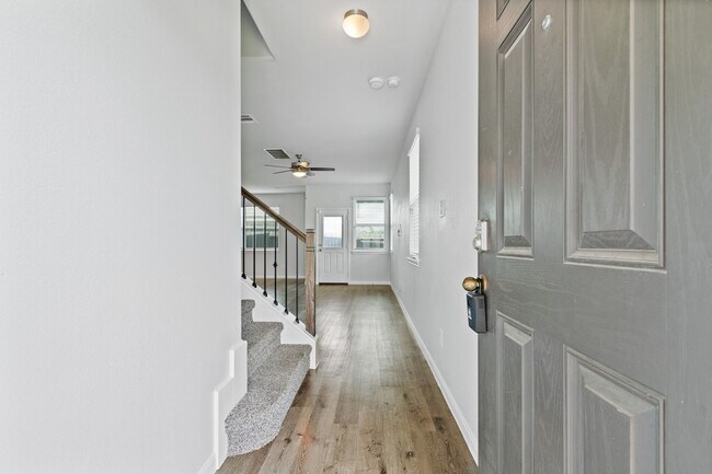 Building Photo - 3902 Deledda Dr