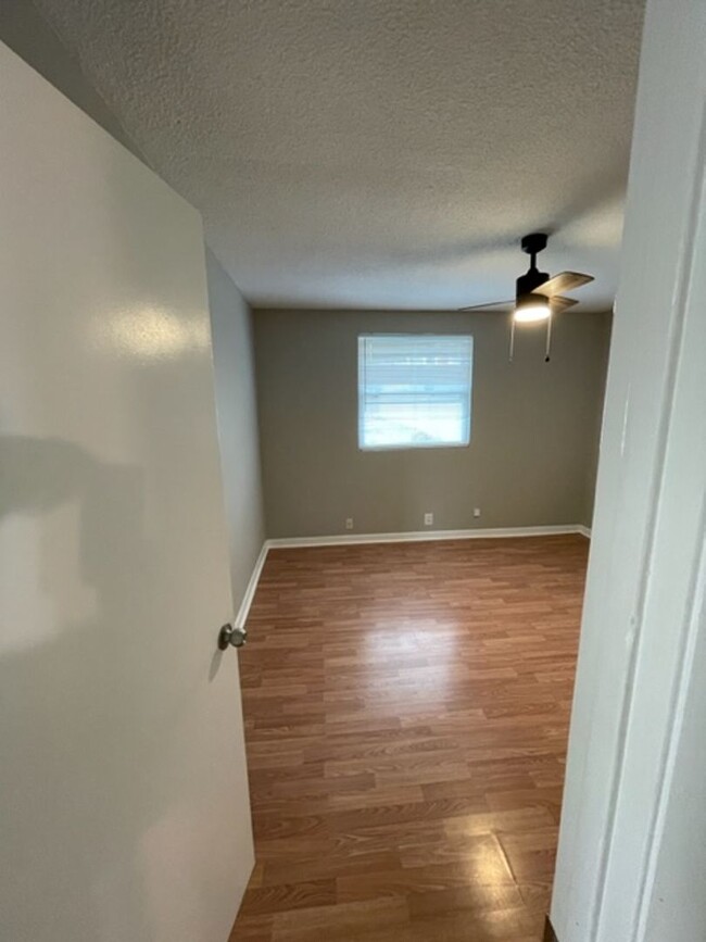 Building Photo - City of Maryville 37803 - 2 bedroom, 1 bat...