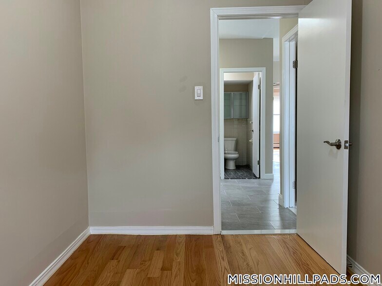 Building Photo - 119 George St