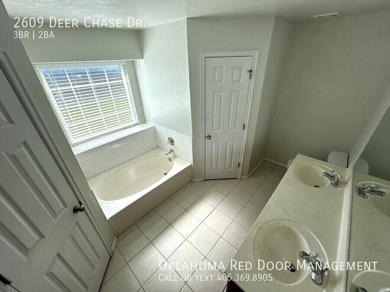 Building Photo - 2609 Deer Chase Dr