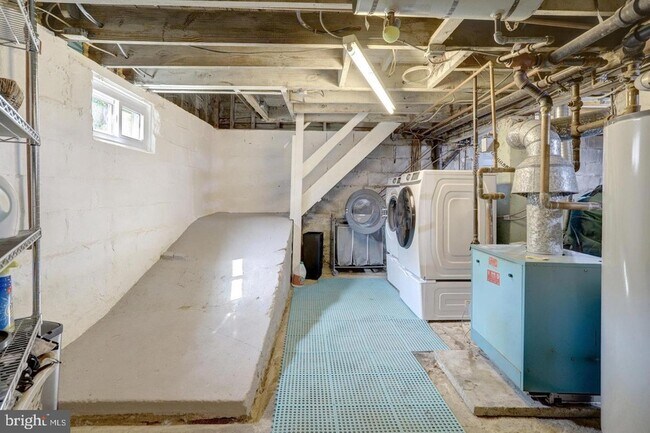 Building Photo - 915 20th St S