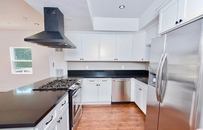 Building Photo - 1861 S Longwood Ave