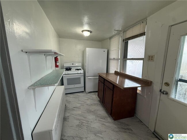 Building Photo - 27 W Allen St