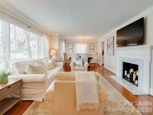 Building Photo - 3221 Sunset Dr