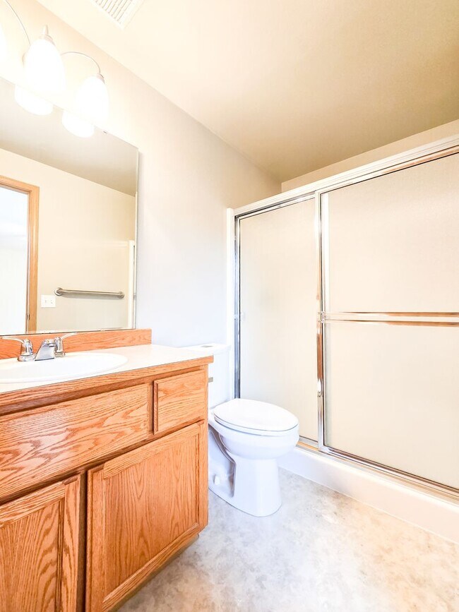 Building Photo - Well Kept 3BD Rambler
