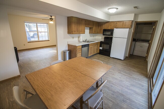 Building Photo - 3BR/2BA on EAST CAMPUS!