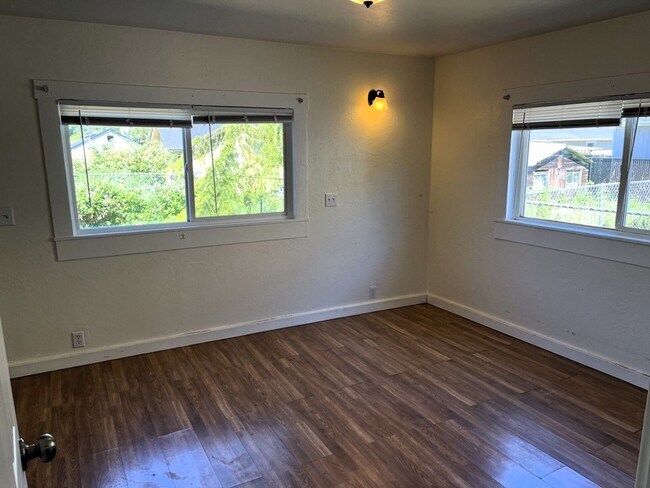 Building Photo - (OTM)520-528 Wildwood [PRM: Renee] 2026-02-10