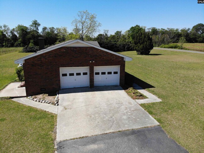 Building Photo - 137 Horses Neck Rd