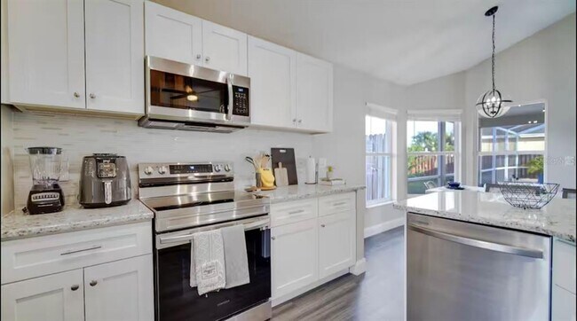Building Photo - 8700 Eton Ct