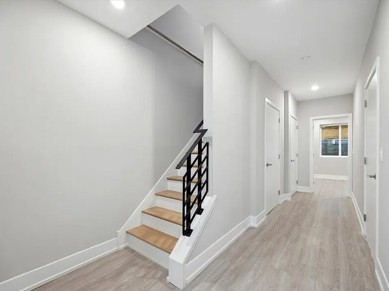 Building Photo - 2011 N Randolph St