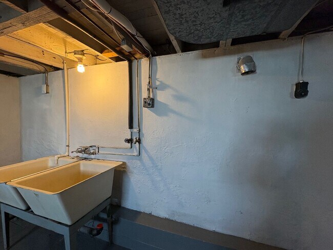 Building Photo - BEAUTIFULLY UPDATED 2 Bedroom / 1.5 Bath home in Penn Trafford School District