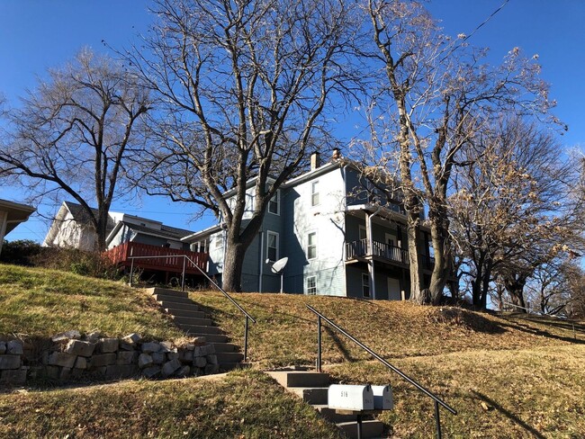 Building Photo - Large House Plattsmouth- with Garage