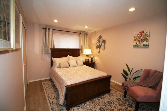 Building Photo - 1271 Bonnie Ln