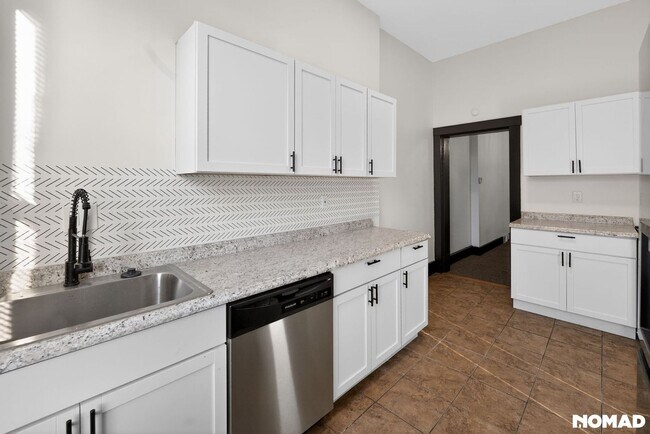 Building Photo - 2 Bedroom Townhome in Saint Louis