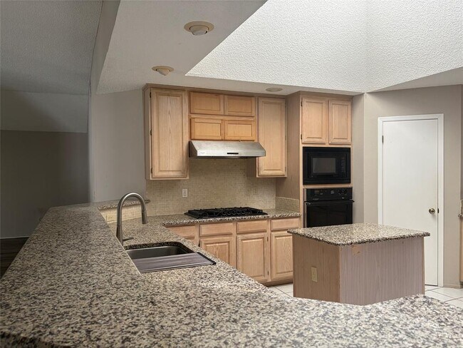 Building Photo - 16311 Rockgate Dr