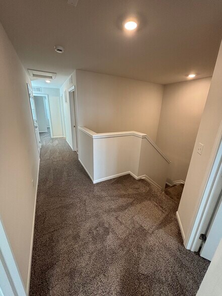 Building Photo - 1502 Salt Springs Dr