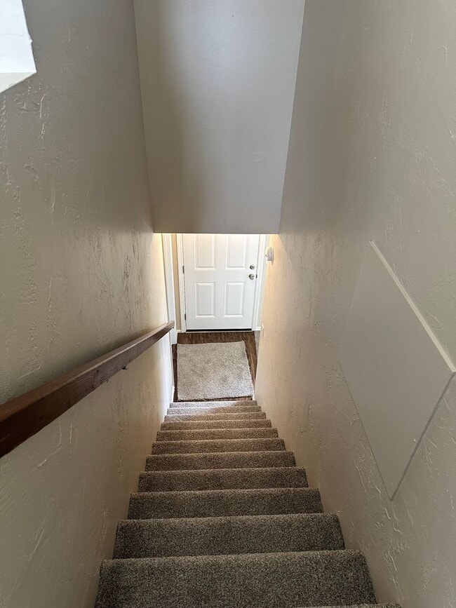 Building Photo - Unique 4 bed 1 1/2 bath duplex in Springfi...
